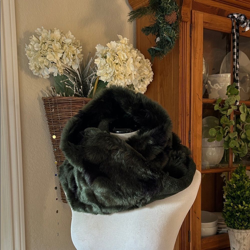 Steve Madden Dark Green Faux Fur Accent Infinity Scarf OS
